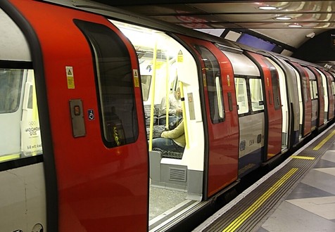Dienos video: Londono metro važinės ir naktį!