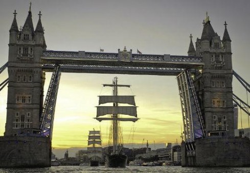 Aplink Londoną senoviniu laivu!