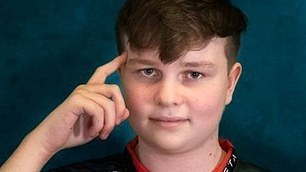 15-metis britas metė mokyklą, kad taptų profesionaliu „Fortnite“ žaidėju, pinigai tiesiog plaukia