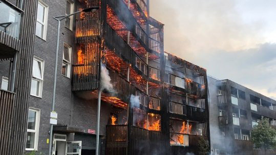 Populiariame tarp lietuvių Londono rajone kilo didžiulis gaisras
