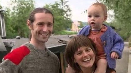 Britų pora slepia nuo artimųjų savo 17 mėnesių vaiko lytį saugodami jį nuo „sąmoningo šališkumo“