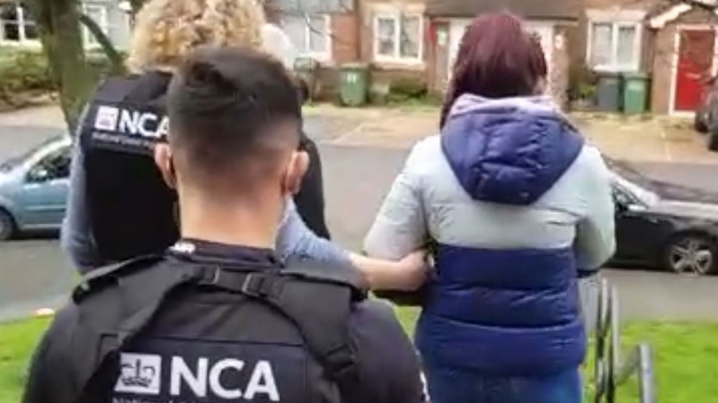 JK suimta žmonių kontrabandininkams padėjusi 18-metė lietuvė