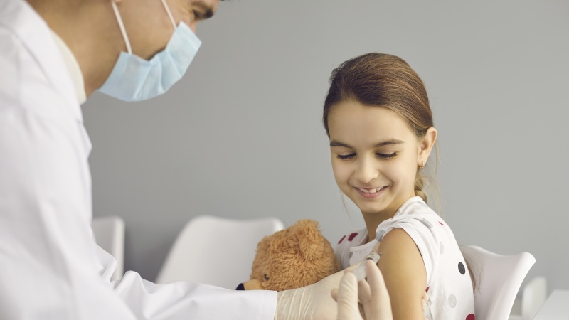 „Pfizer“ skelbia, kad jos vakcina 100 proc. efektyvumu apsaugo 12-15 metų vaikus nuo COVID-19