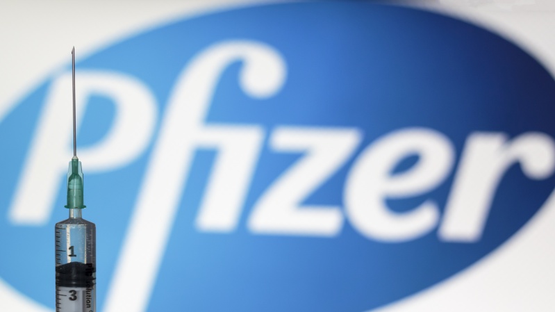 „Pfizer“ vadovas: veikiausiai reikės papildomų skiepų po antros dozės