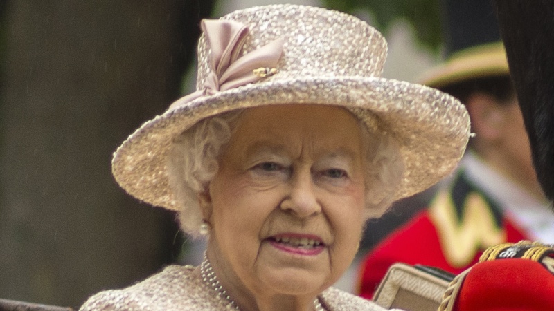 Per princo Philipo laidotuves karalienė nešėsi ypatingą jo atminimo ženklą