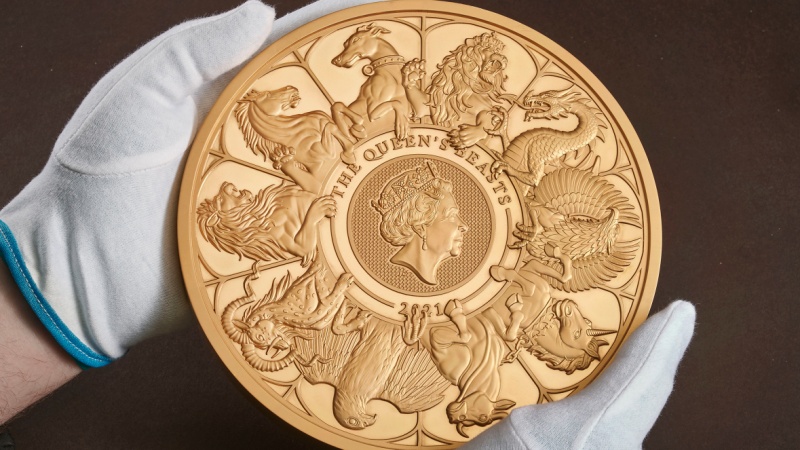 JK karalienės garbei nukaldinta rekordinio svorio aukso moneta