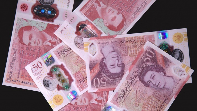 JK į apyvartą išleistas naujo dizaino £50 banknotas