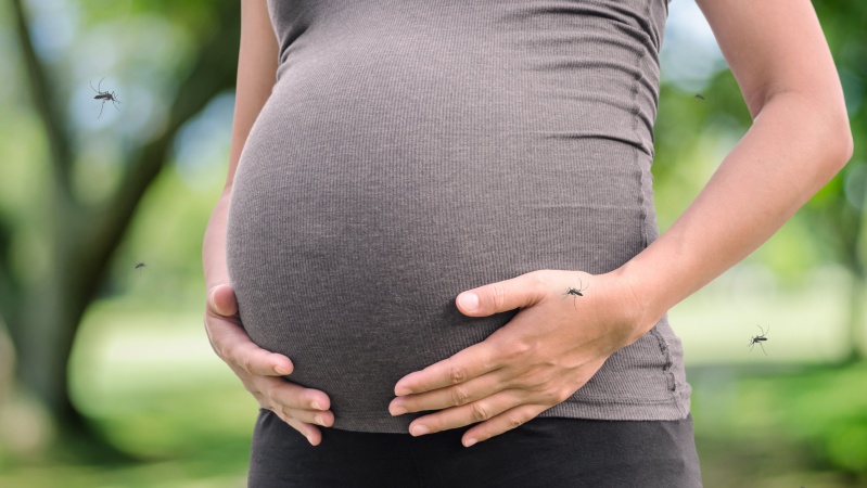 Nėščios moterys JK raginamos pasiskiepyti nuo koronaviruso, jų daugėja ligoninėse