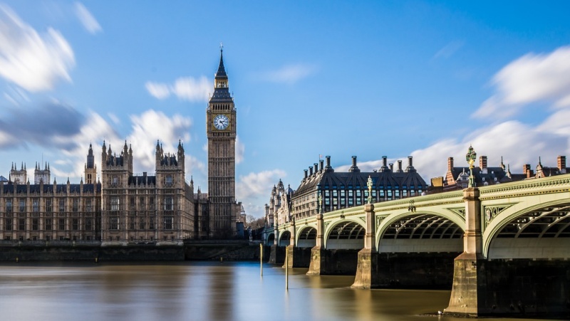 Londoniečiai kraustosi į užmiestį - ataskaita atskleidžia populiarius JK nekilnojamojo turto taškus