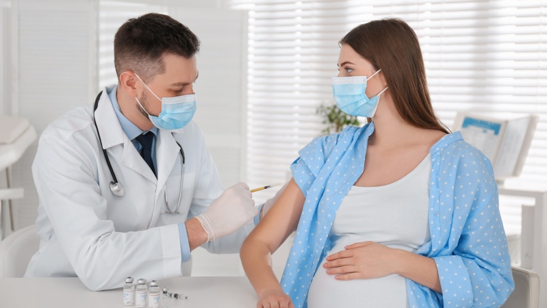 Po gimdyvės mirties JK – naujas raginimas nėščiosioms skiepytis nuo koronaviruso