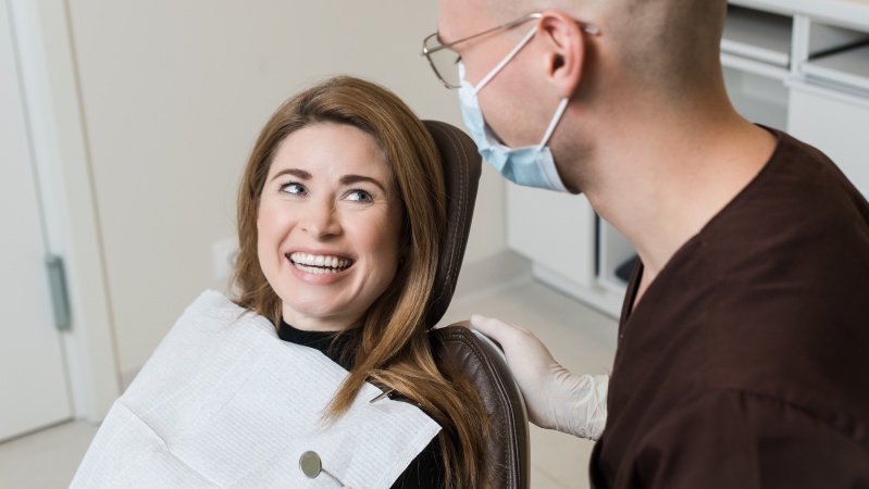 Dantų balinimas lietuvių odontologijos klinikoje Londone: balta šypsena saugiai ir paprastai
