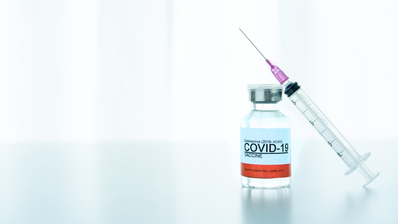 JK mokslininkai: sustiprinančių vakcinos dozių nuo koronaviruso gali prireikti kasmet