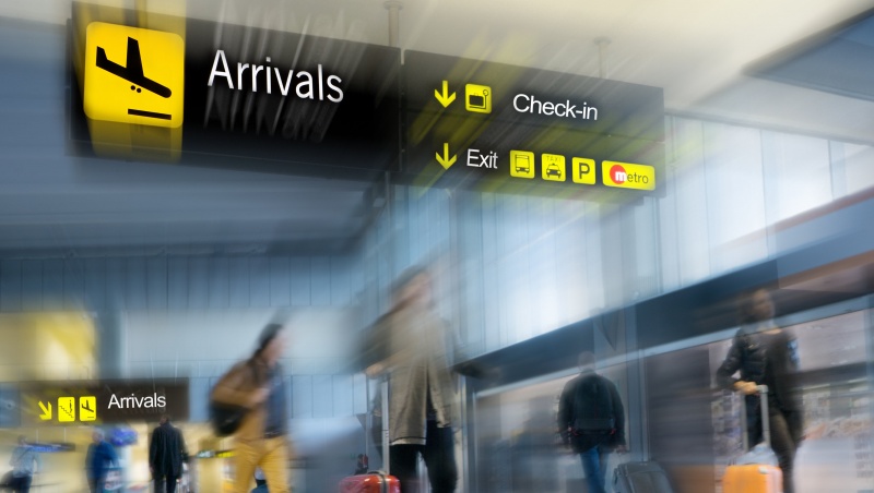 Dėl elektroninių vartų sutrikimo Londono oro uostuose įstrigo daugybė žmonių