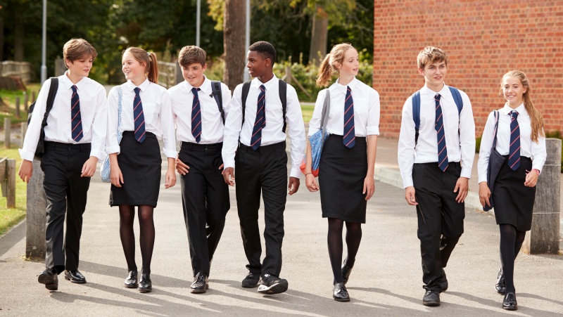Uniformų reforma JK: kuo mažiau nereikalingų dalių, nešiotos uniformos