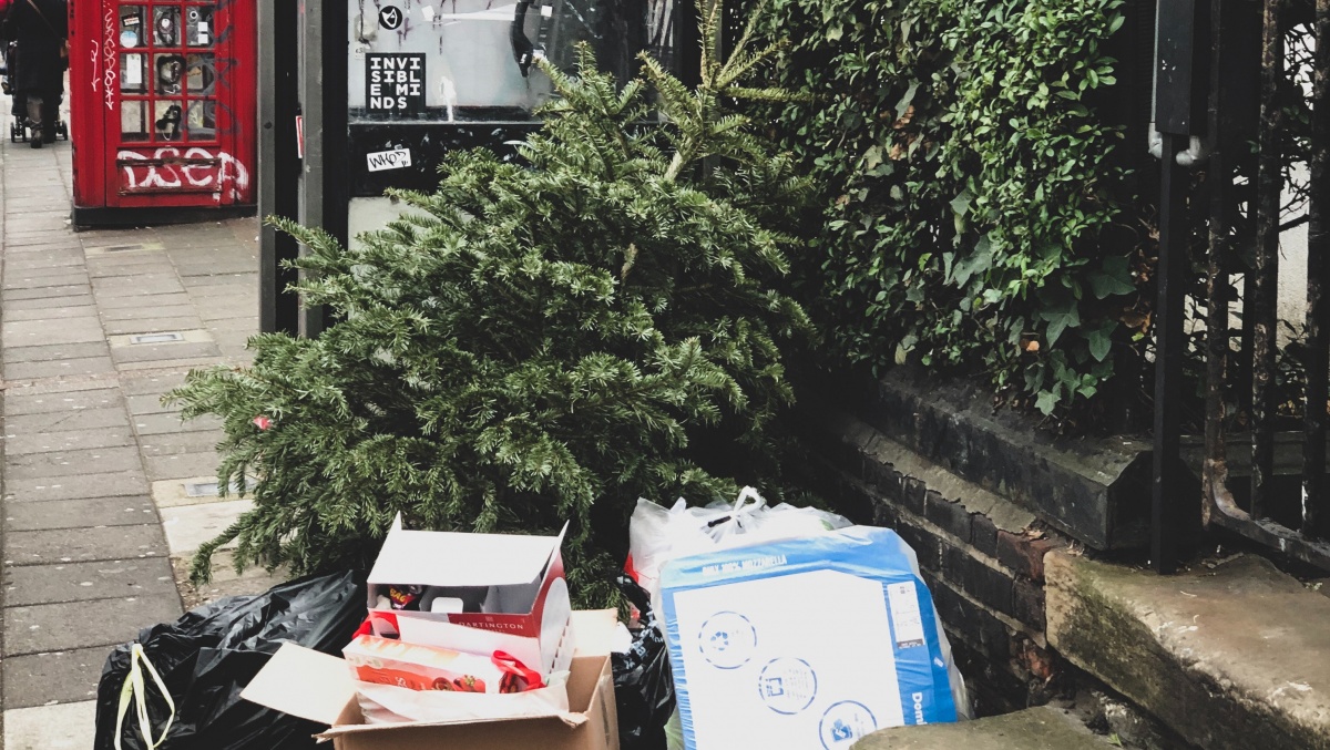 Londonas ir kiti JK miestai skęsta kalėdinėse atliekose