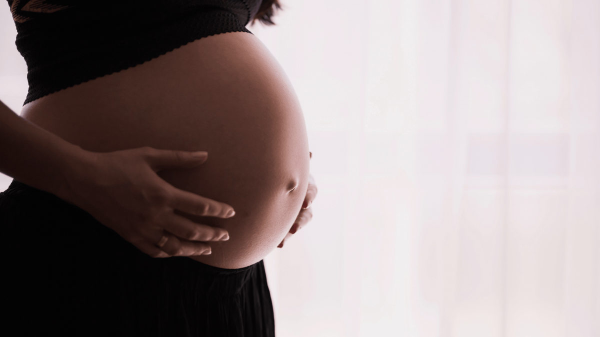 Motinų priežiūros ir negyvų kūdikių skandalas parodė tamsiąją NHS pusę