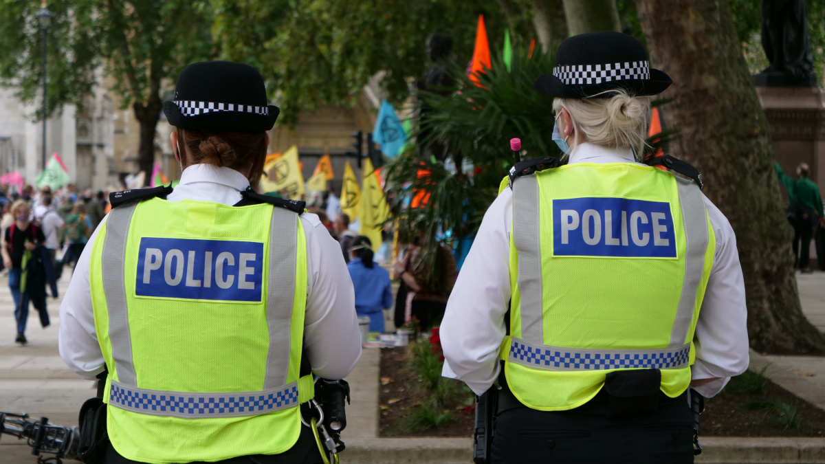 Londono policininkas apkaltintas moters persekiojimu