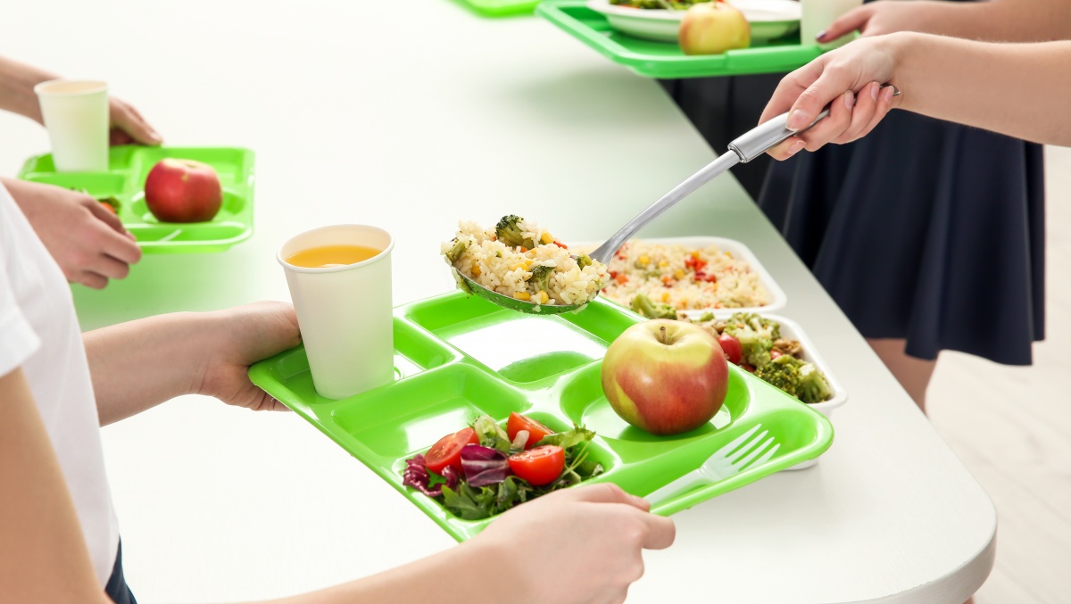JK mokyklų valgyklos gali būti priverstos mažinti patiekalų porcijas
