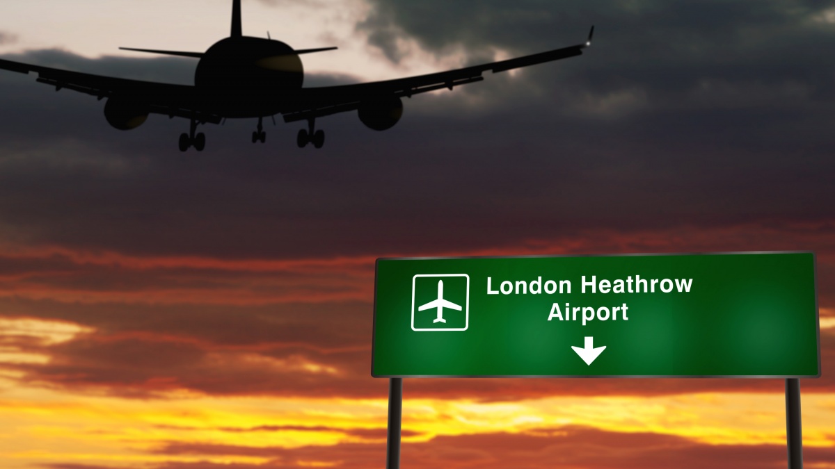 Heathrow nurodė aviakompanijoms nustoti pardavinėti bilietus vasarai, riboti keleivių skaičių