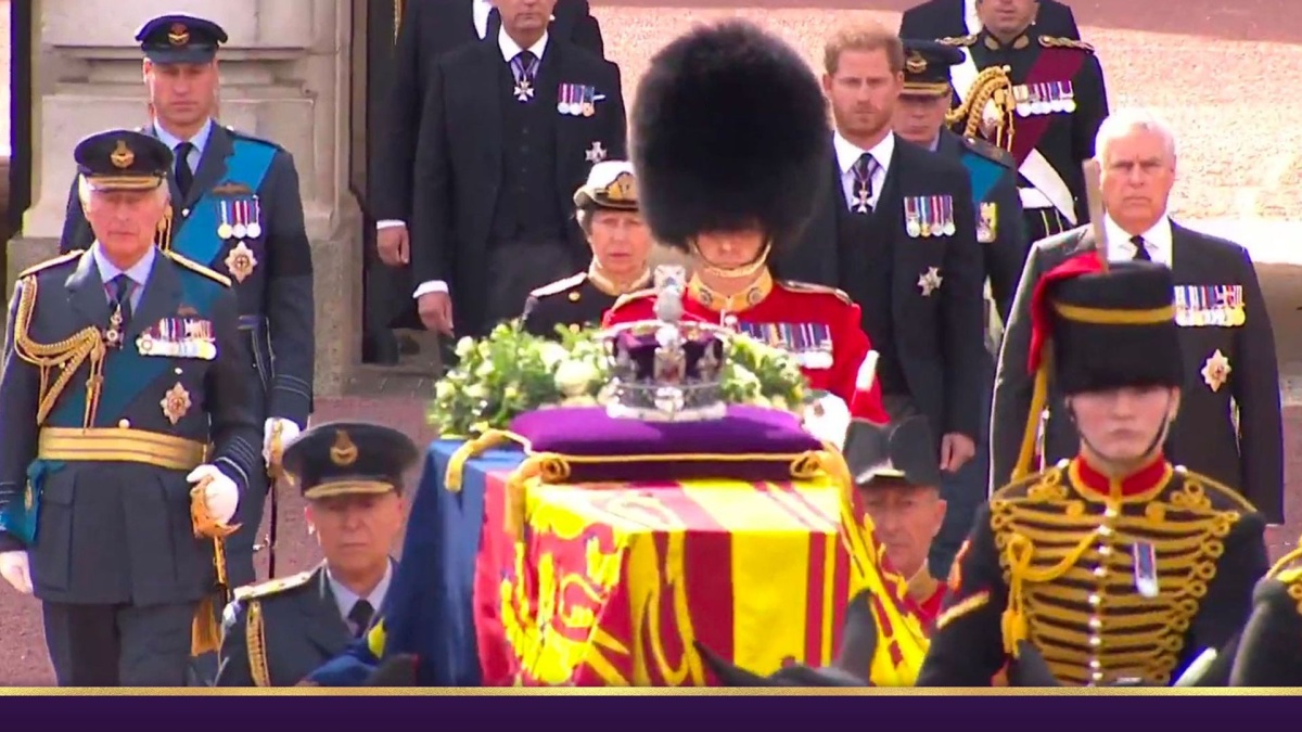 Karalienė Elizabeth II paskutinį kartą iškeliavo iš Buckinghamo rūmų