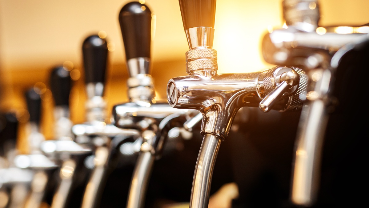 Vidutinė alaus pintos kaina JK jau ūgtelėjo beveik dešimtadaliu