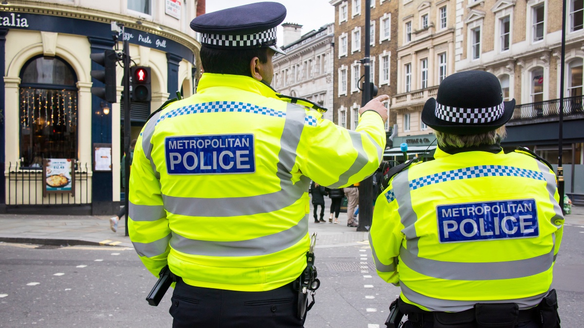 Londono policijos pareigūnui – kaltinimai dėl dviejų išžaginimų