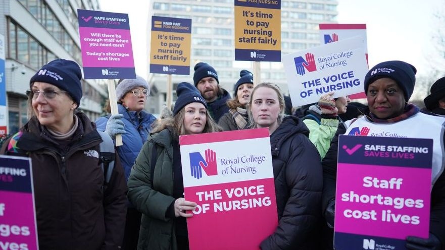 Anglijoje paskelbtos naujos slaugytojų streikų datos