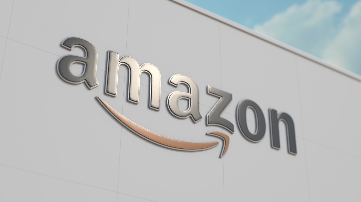 „Amazon“ JK planuoja uždaryti tris sandėlius, kyla grėsmė 1200 darbo vietų