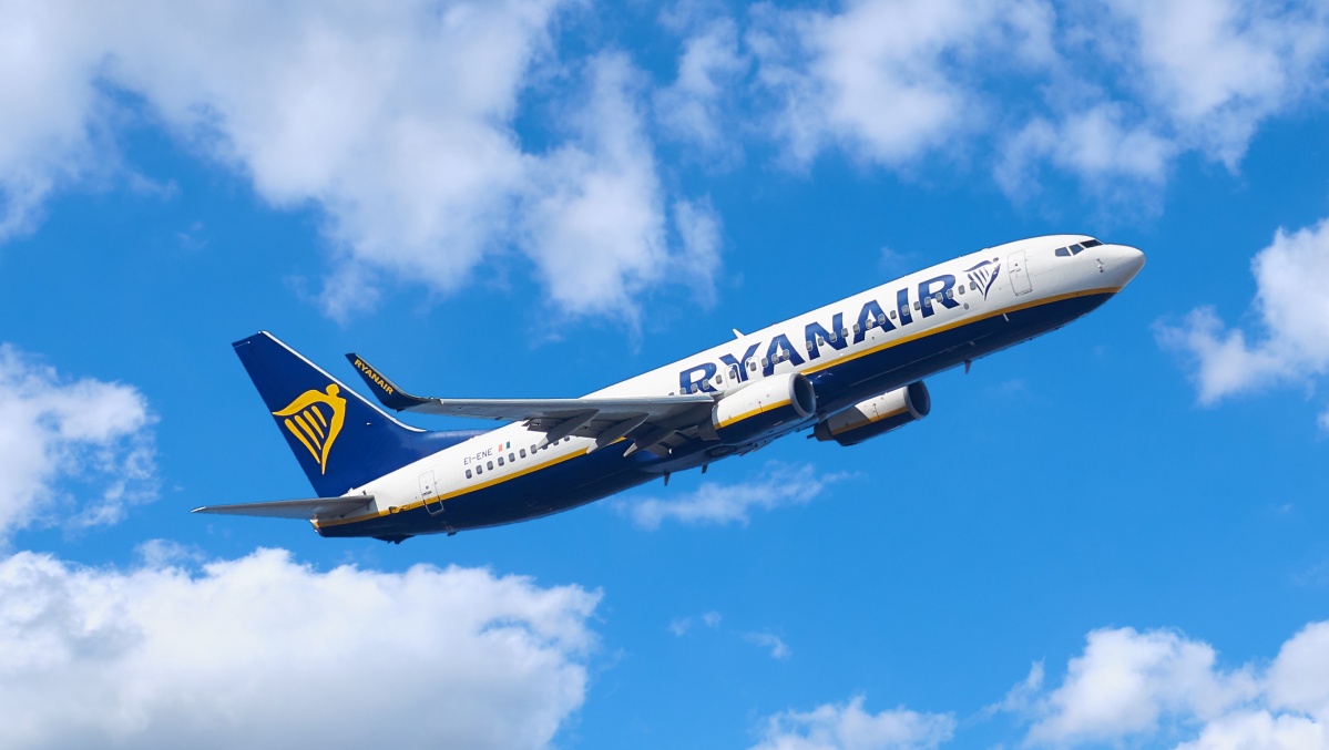 „Ryanair“ atsisako skrydžių tarp kelių JK oro uostų ir Lietuvos