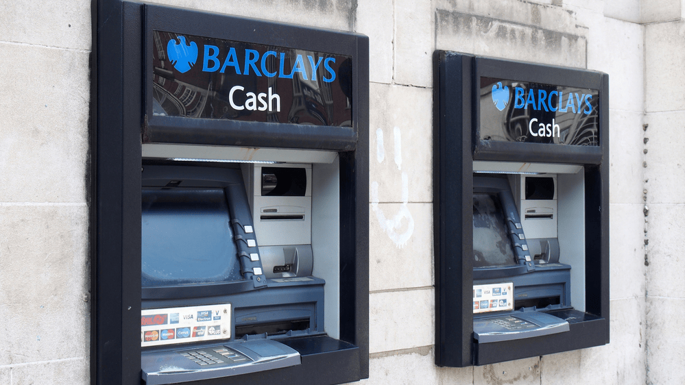 Dar vienas didelis JK bankas naikina kelioliką filialų