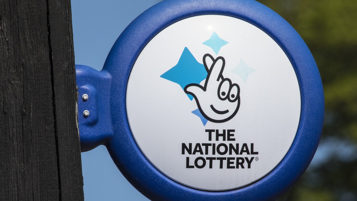 Moteris JK teisiasi su „National Lottery“ dėl „laimėto“ 1 mln. svarų