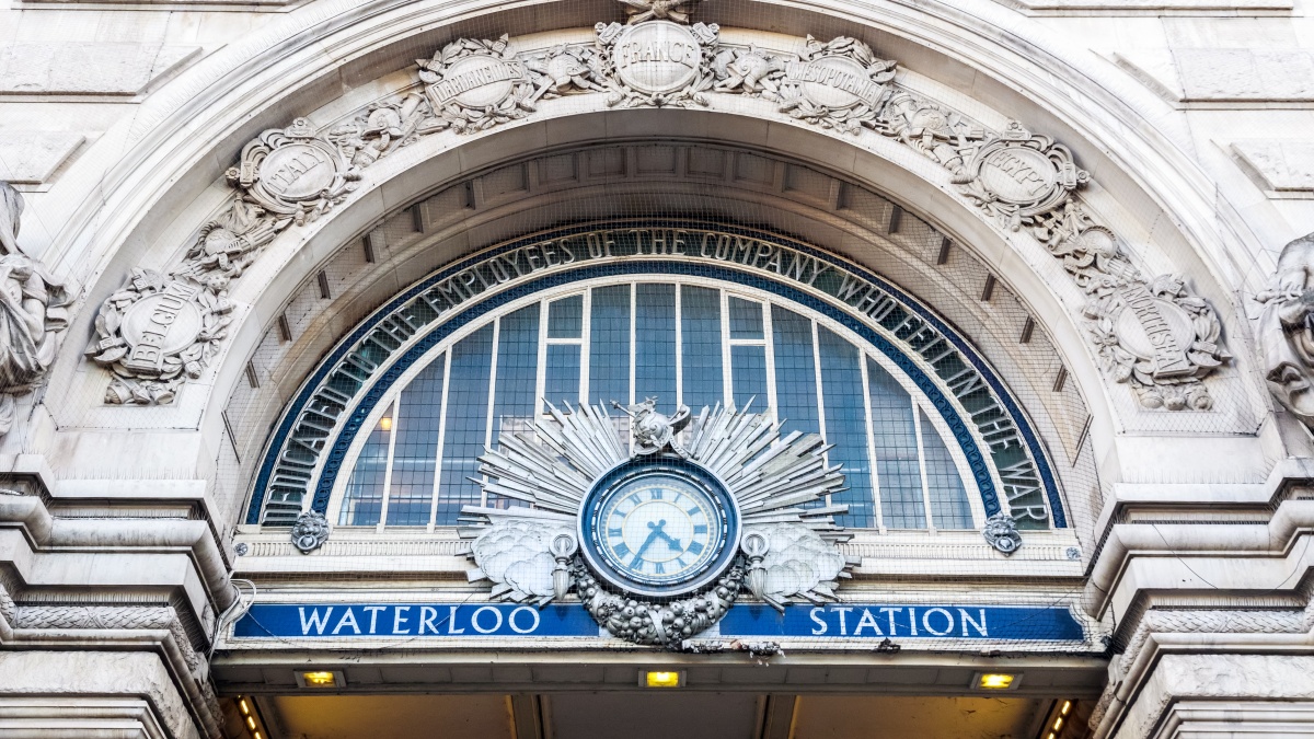 Keleiviai raginami vengti „London Waterloo“ stoties