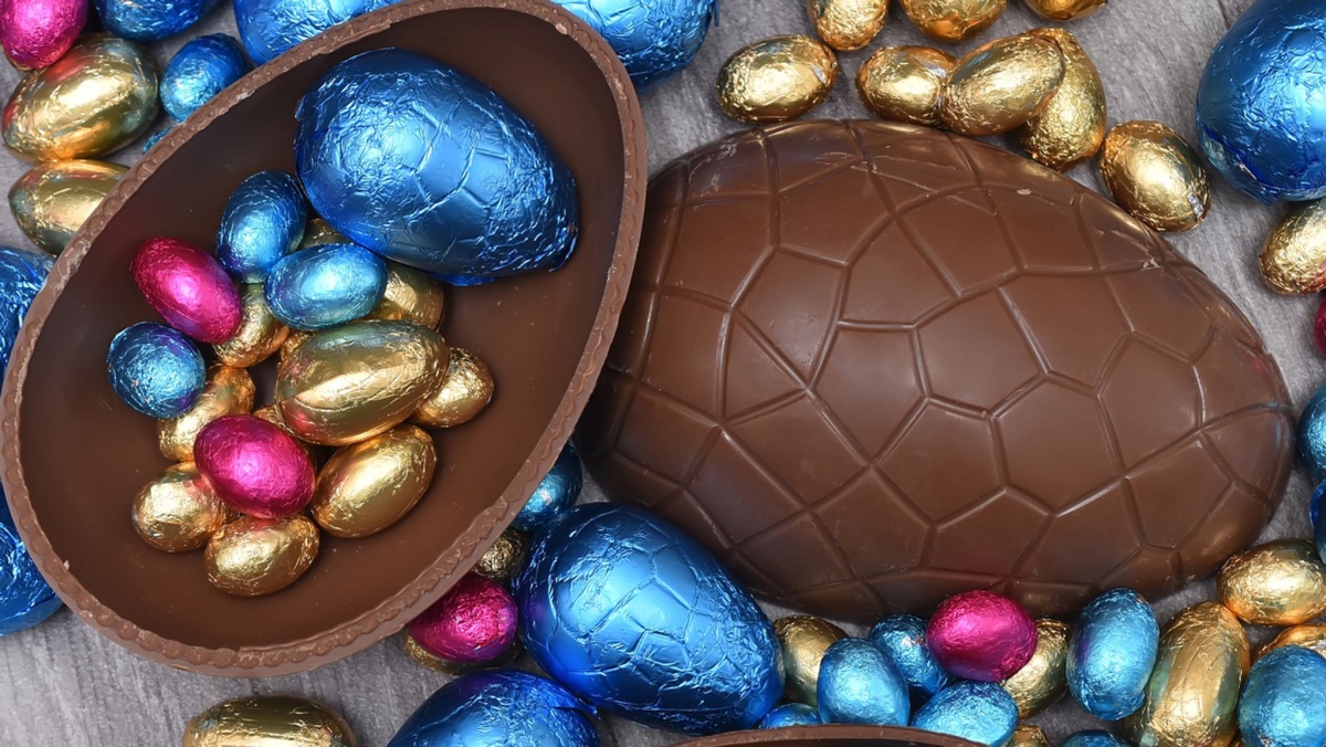 JK aukcione bus parduodamas... 84 metus saugotas šokoladinis velykinis kiaušinis