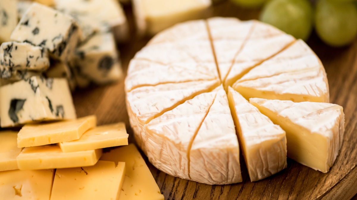 JK iš prekybos atšaukiama dar daugiau galimai užkrėstų sūrių