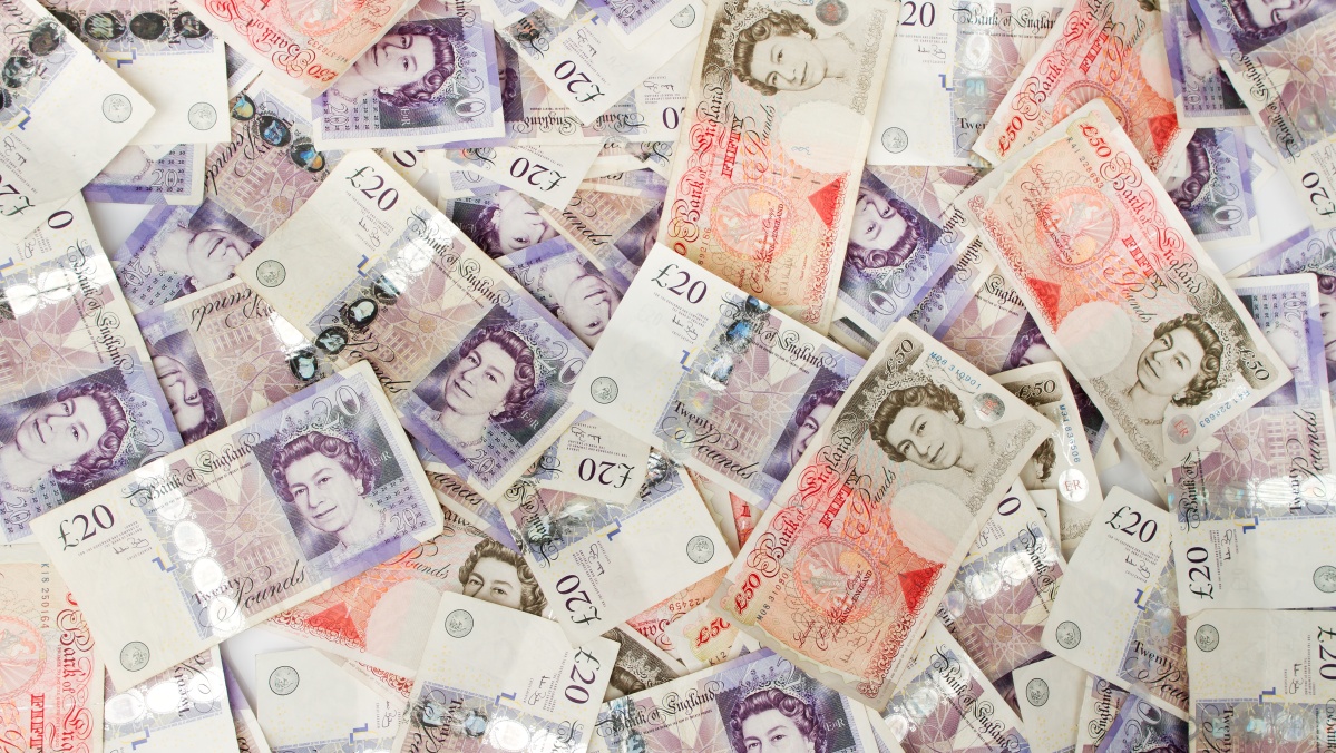 Įvardinta suma, kiek JK gyventojai per minutę praranda pinigų sukčiams