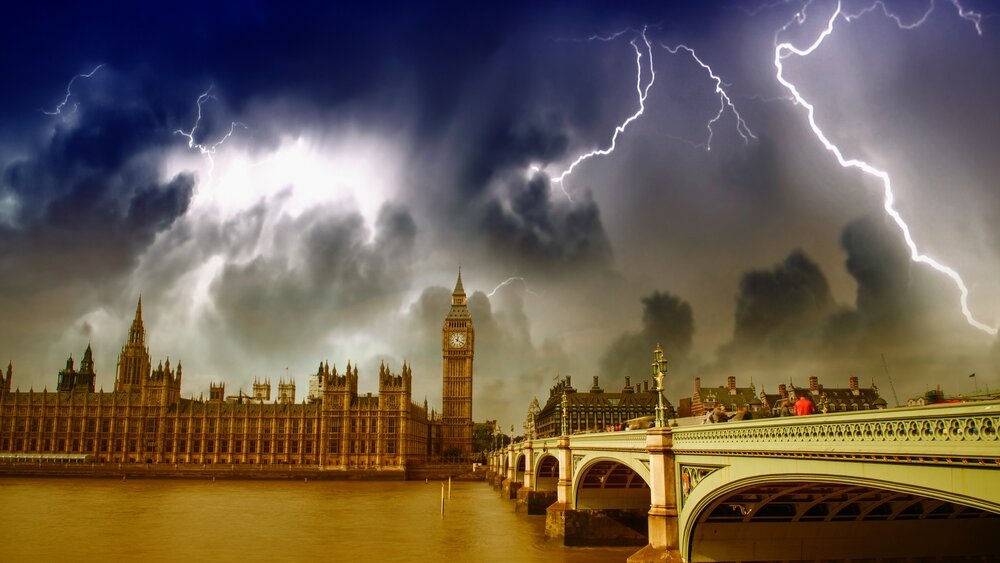 Savaitgalį dėl audros JK gali sutrikti elektros tiekimas