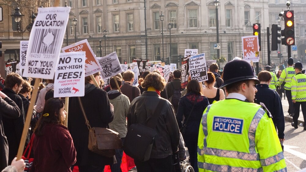 JK policijai suteikti didesni įgaliojimai stabdyti protestus