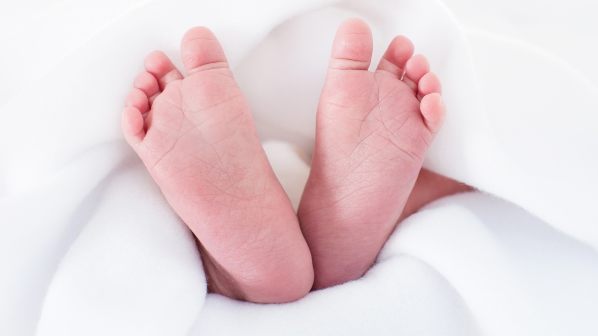 Vaikžudystės byla JK: slapta pagimdžiusi paauglė pripažinta kalta dėl sūnaus uždusinimo