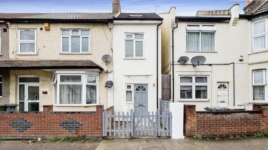 Rytų Londone 3m pločio namas parduodamas už £ 400 tūkst.