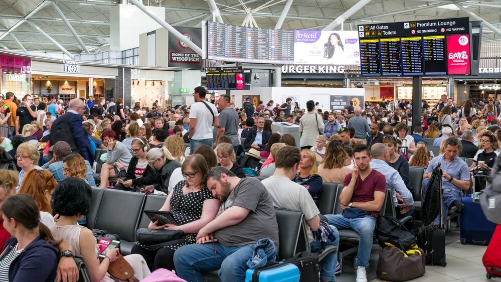 JK oro uostuose – chaosas, dėl gedimo atšaukta ir atidėta šimtai skrydžių
