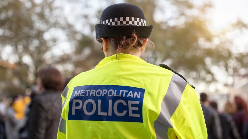 Virš 1000 Londono policininkų – nušalinti arba dirba apribotai