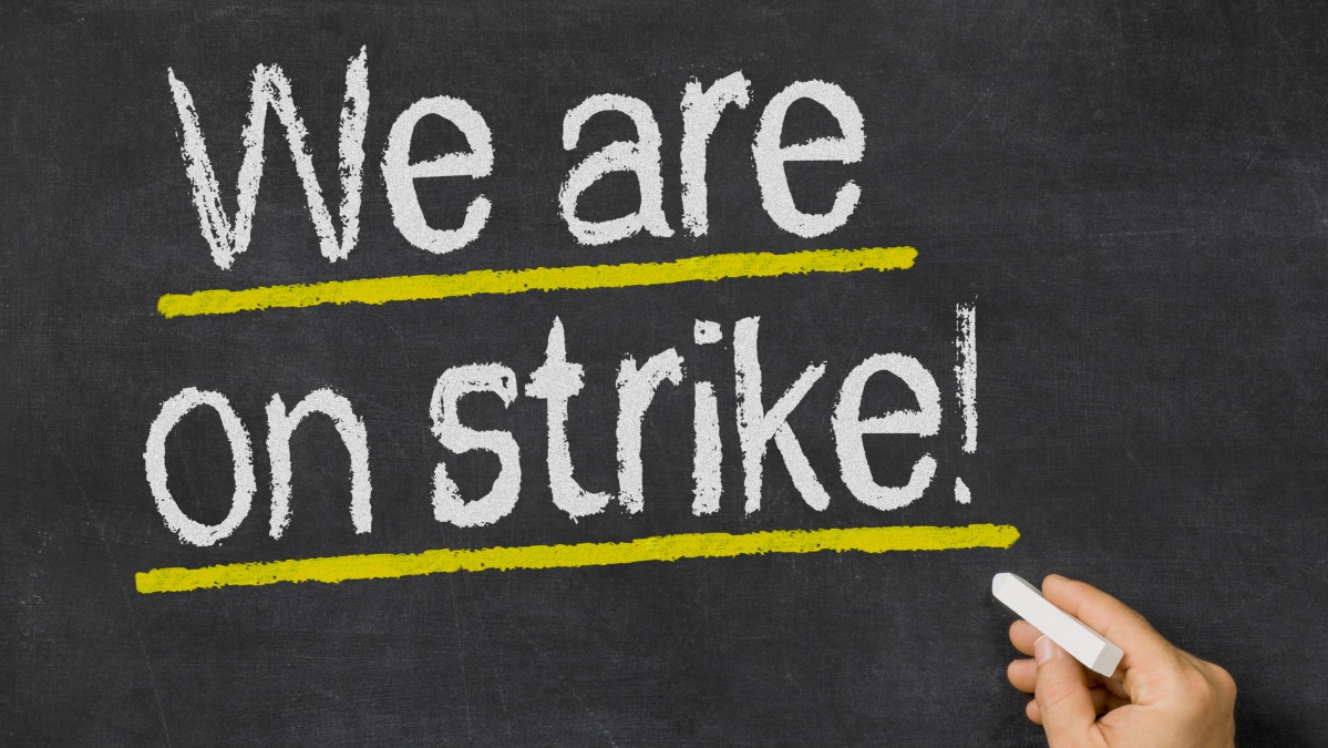 Anglijoje pirmą kartą NHS istorijoje vyksta dvigubas medikų streikas