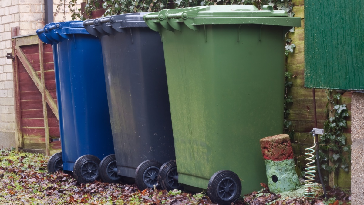 Anglijoje numatoma iš esmės keisti atliekų perdirbimo ir maisto atliekų surinkimo tvarką