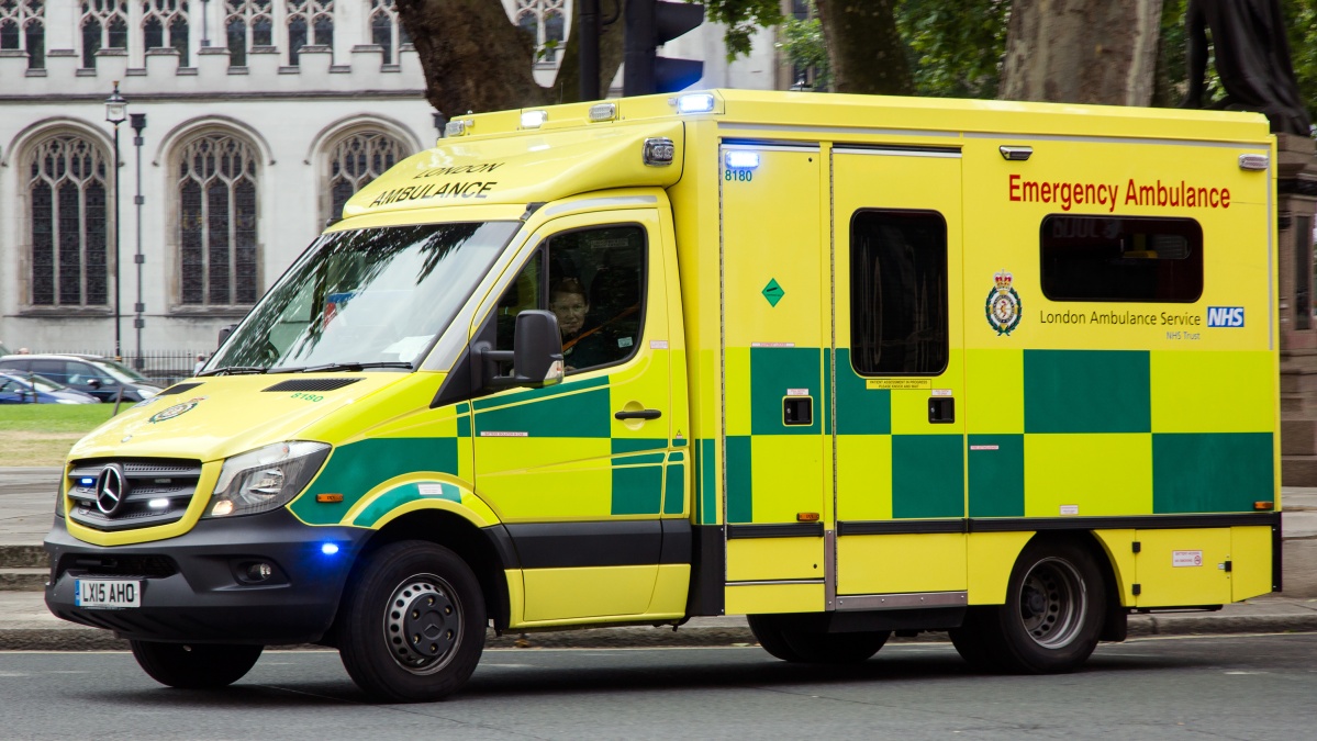 Greitosios pagalbos medikai „sėdi ir geria arbatą“ Londone, nes trūksta automobilių