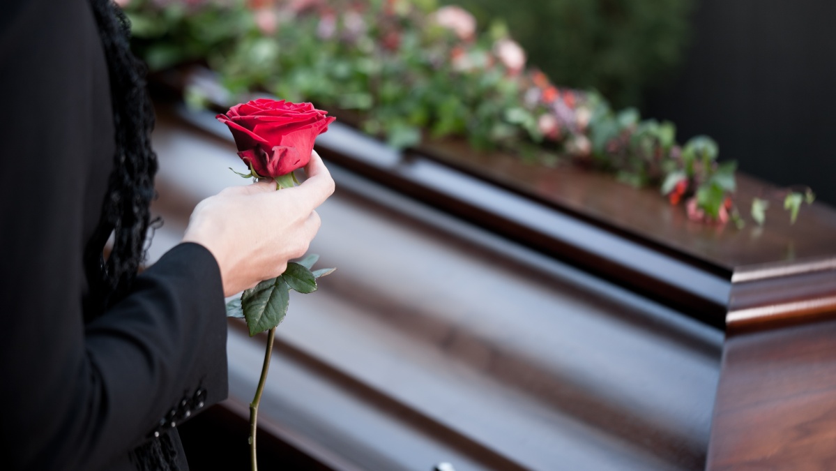 Dėl augančių kainų JK vis dažniau nusprendžiama... nerengti laidotuvių