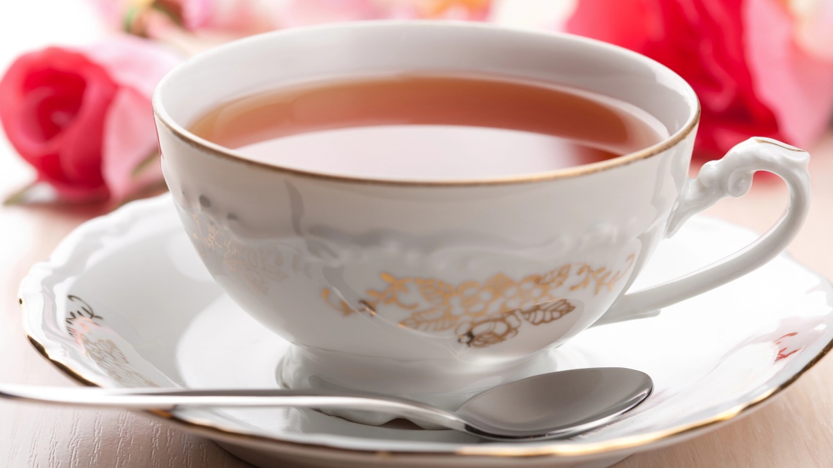 JAV mokslininkės patarimas dėl arbatos sukėlė britų pasipiktinimą, pasisakė net ambasada