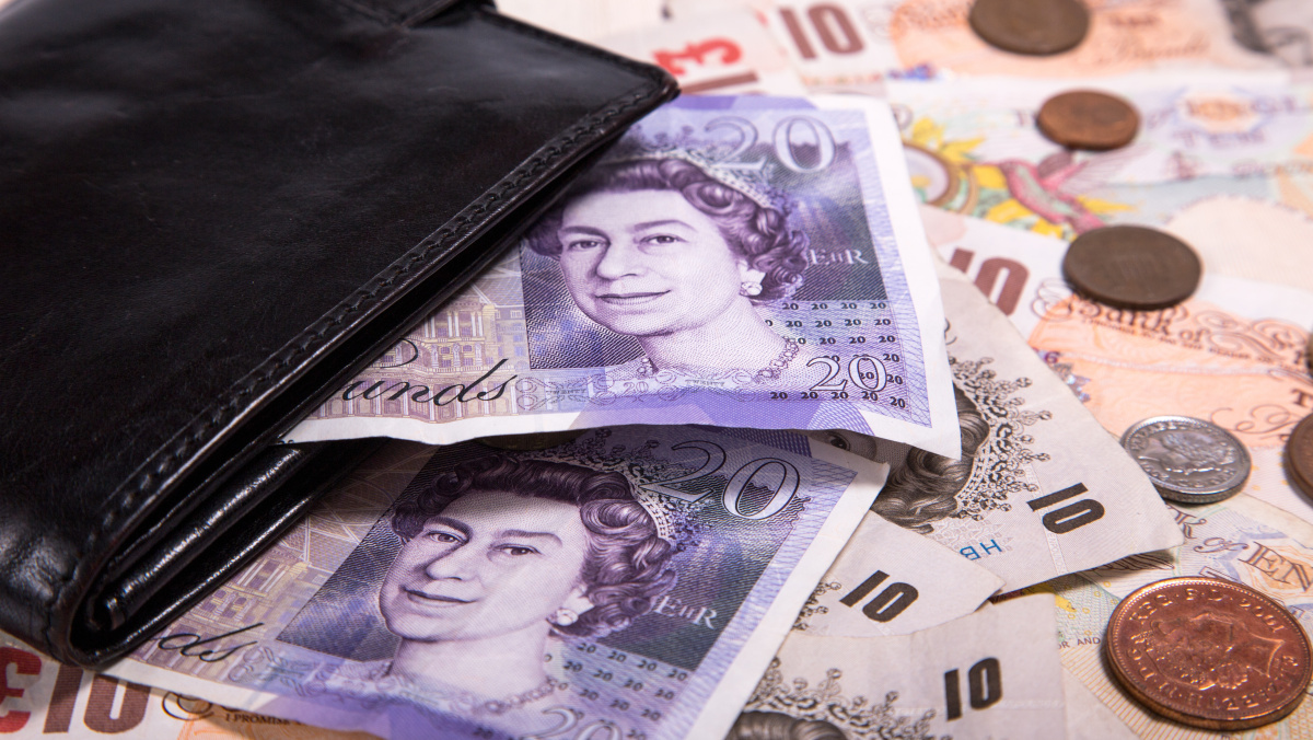 Ekspertai: Junginėje Karalystėje – beveik 20 metų atlyginimų stagnacijos
