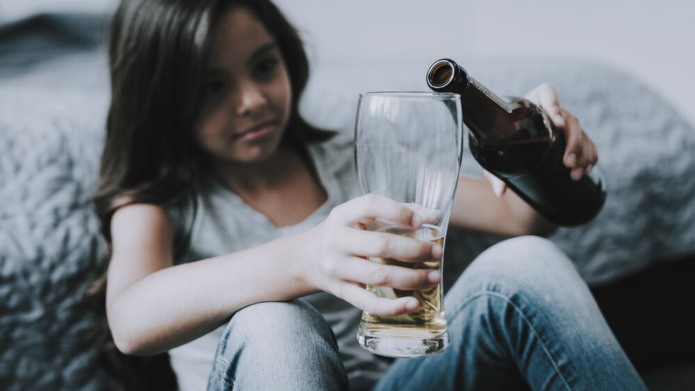 Anglijos vaikai vartoja daugiausiai alkoholio Europoje