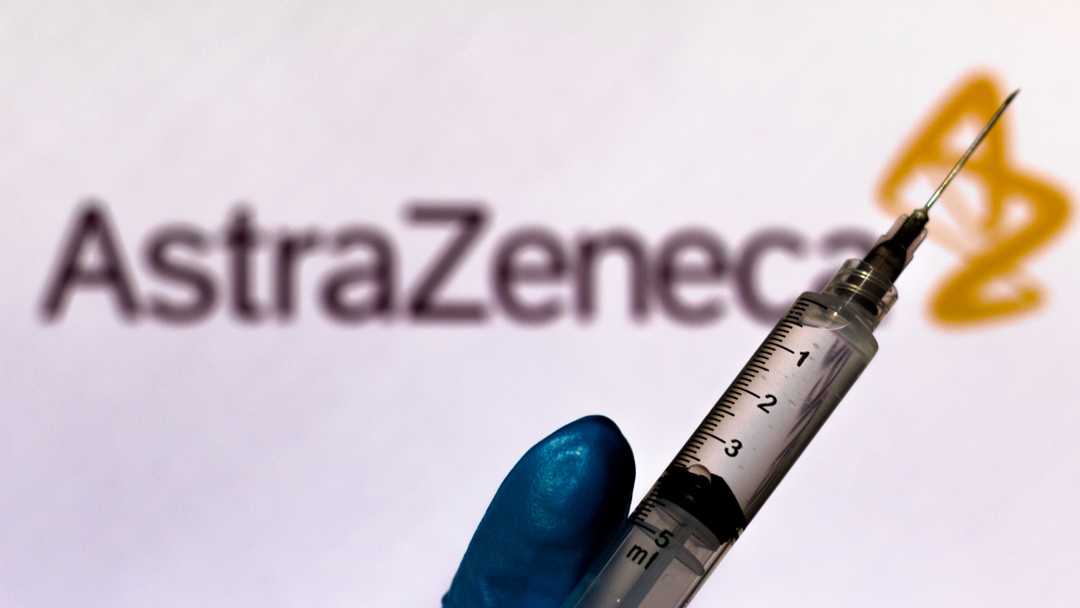 „AstraZeneca“ pirmą kartą pripažino, kad jos vakcina nuo koronaviruso gali sukelti krešulius