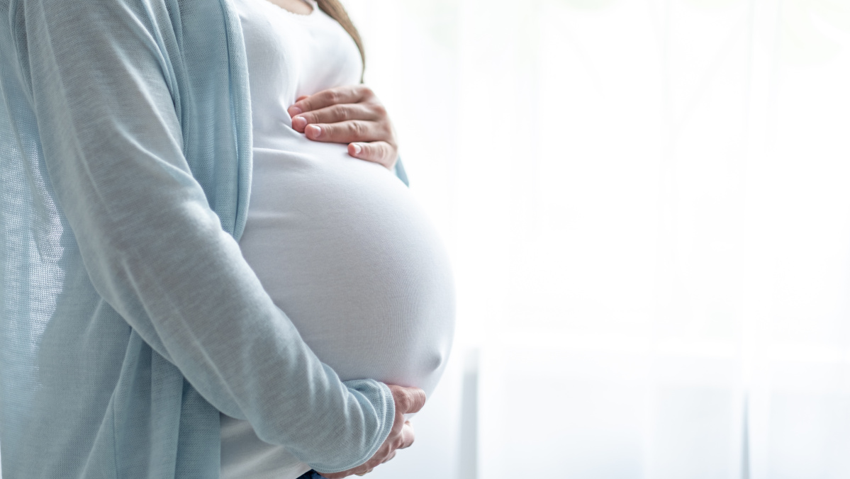Tyrimas: prasta gimdyvių priežiūra JK tampa norma